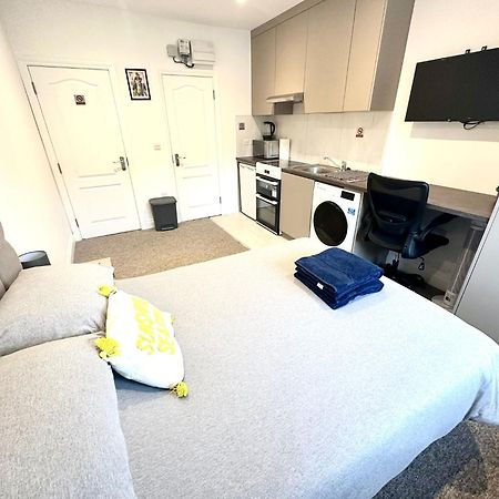 Bright Modern, Private Apartment,15 Mins To Central London Hendon Extérieur photo